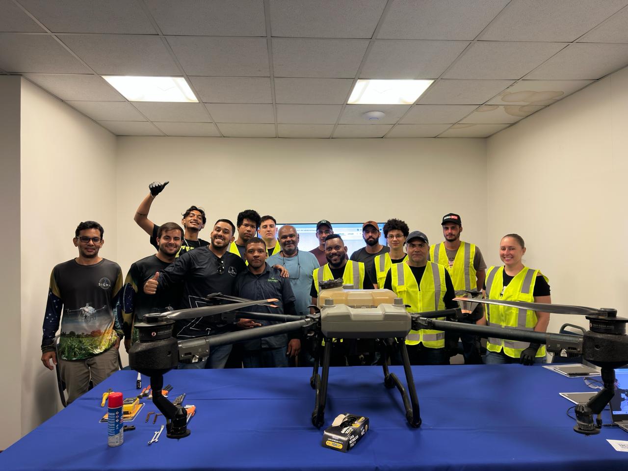Turma do curso de Manutencao de Drone - foto 6
